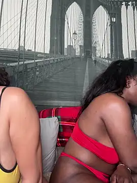 Snapshot of TilaTotti chatting on 02.20.25 TilaTotti online show from 02.20.25