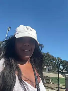 Snapshot of TilaTotti chatting on 02.25.25 TilaTotti online show from 02.25.25