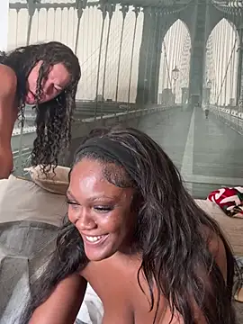 Snapshot of TilaTotti chatting on 02.26.25 TilaTotti online show from 02.26.25