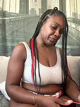 Snapshot of TilaTotti chatting on 10.19.25 TilaTotti online show from 10.19.25