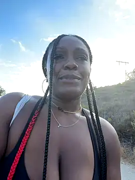 Snapshot of TilaTotti chatting on 10.21.25 TilaTotti online show from 10.21.25