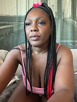 Snapshot of TilaTotti chatting on 10.23.25 TilaTotti online show from 10.23.25