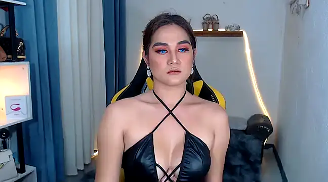 Snapshot of MarieLoveGlamorous chatting on 12.11.24 MarieLoveGlamorous online show from 12.11.24