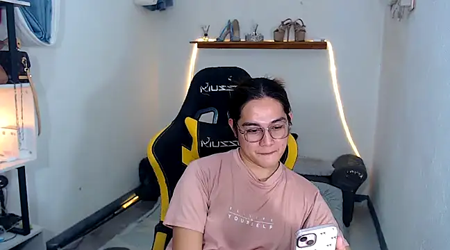 Snapshot of MarieLoveGlamorous chatting on 02.23.25 MarieLoveGlamorous online show from 02.23.25