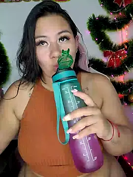 Snapshot of ValerieDiiamond chatting on 12.17.24 ValerieDiiamond online show from 12.17.24