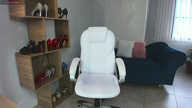 MissRhodes1 online show from 09.08.25