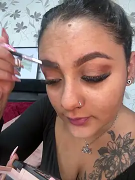 Snapshot of Emiily_W chatting on 12.16.25 Emiily W online show from 12.16.25