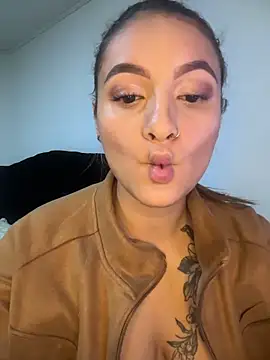 Snapshot of Emiily_W chatting on 03.25.26 Emiily W online show from 03.25.26