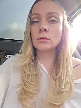 Snapshot of Bondgirl_013 chatting on 11.15.25 Bondgirl 013 online show from 11.15.25