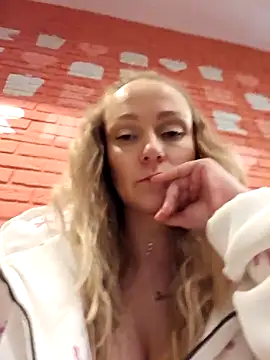 Snapshot of Bondgirl_013 chatting on 12.19.25 Bondgirl 013 online show from 12.19.25