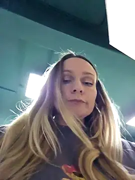 Snapshot of Bondgirl_013 chatting on 02.25.26 Bondgirl 013 online show from 02.25.26