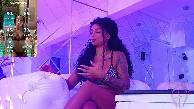 KimiBrown online show from 11.25.25