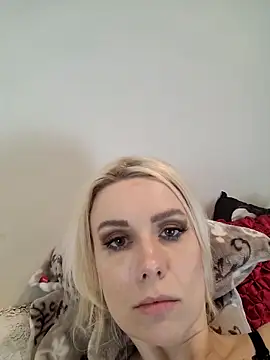 Snapshot of AureliaDoux chatting on 03.15.25 AureliaDoux online show from 03.15.25