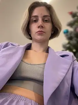 Snapshot of Feral_berry_8133 chatting on 12.13.24 Feral berry 8133 online show from 12.13.24