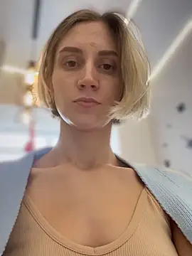 Snapshot of Feral_berry_8133 chatting on 01.04.25 Feral berry 8133 online show from 01.04.25