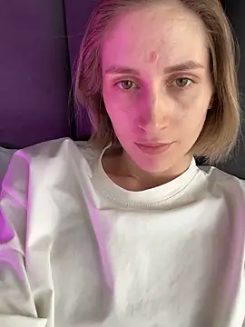 Snapshot of Feral_berry_8133 chatting on 02.19.25 Feral berry 8133 online show from 02.19.25