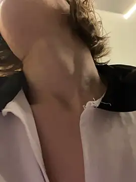 Snapshot of Feral_berry_8133 chatting on 02.19.25 Feral berry 8133 online show from 02.19.25