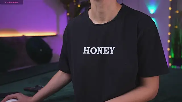 Lorettelorena online show from 11.10.25