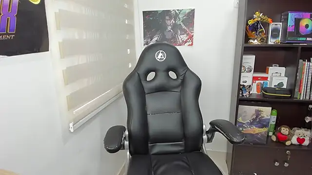 SIXXTOLOVE18 online show from 03.13.25