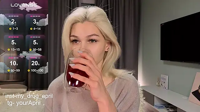 Snapshot of MyApril chatting on 11.05.25 MyApril online show from 11.05.25