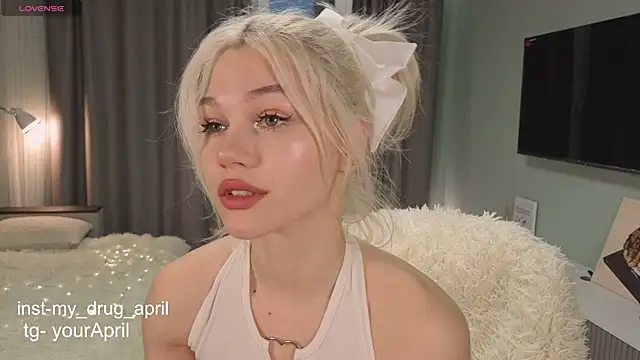 Snapshot of MyApril chatting on 11.06.25 MyApril online show from 11.06.25