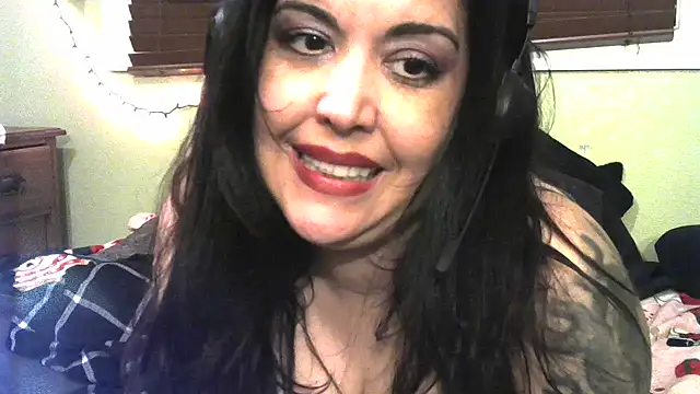 Snapshot of Mistimoon chatting on 12.01.25 Mistimoon online show from 12.01.25