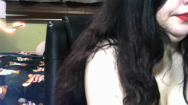 Snapshot of Mistimoon chatting on 12.21.25 Mistimoon online show from 12.21.25