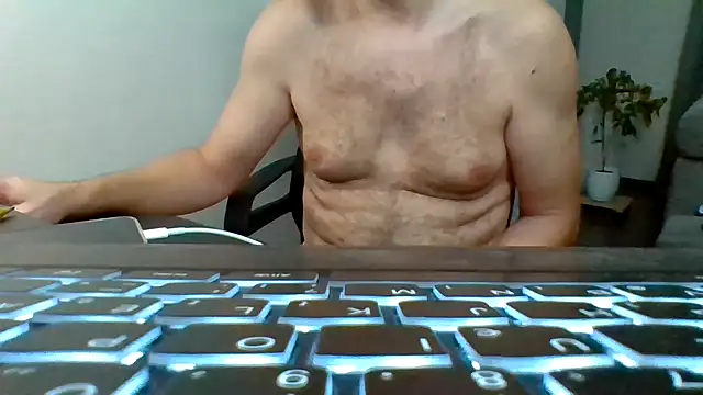 Snapshot of Horney_boy86 chatting on 09.17.25 Horney boy86 online show from 09.17.25