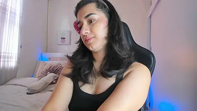 Snapshot of annadu011 chatting on 02.12.25 annadu011 online show from 02.12.25