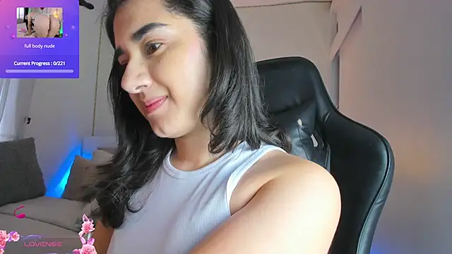 Snapshot of annadu011 chatting on 02.13.25 annadu011 online show from 02.13.25