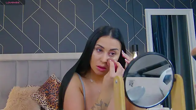 EmyLaveau online show from 02.12.25