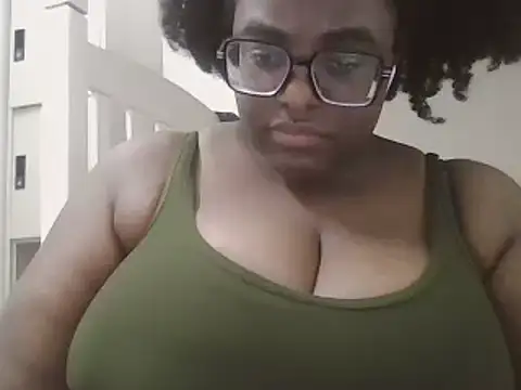 Snapshot of MissCC99 chatting on 02.11.25 MissCC99 online show from 02.11.25