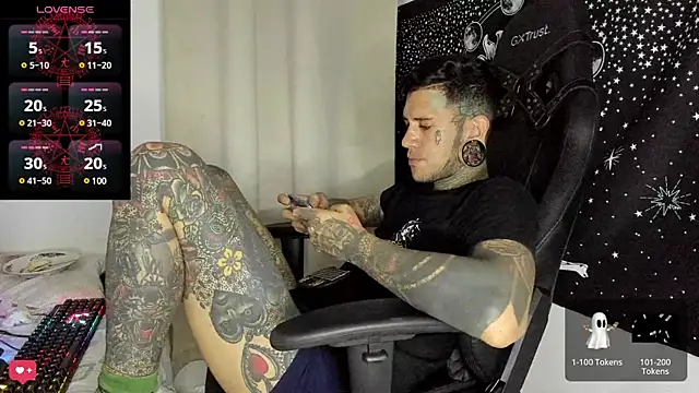 Snapshot of josh__ackerman chatting on 01.10.25 josh ackerman online show from 01.10.25