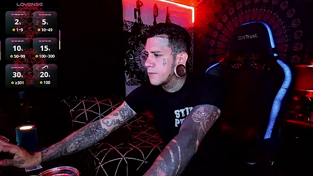 Snapshot of josh__ackerman chatting on 09.30.25 josh ackerman online show from 09.30.25