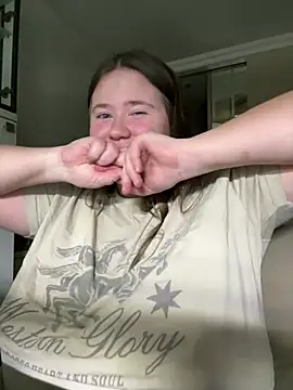 Snapshot of remirann_ chatting on 12.28.24 remirann  online show from 12.28.24