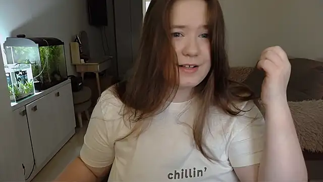 Snapshot of remirann_ chatting on 02.15.25 remirann  online show from 02.15.25