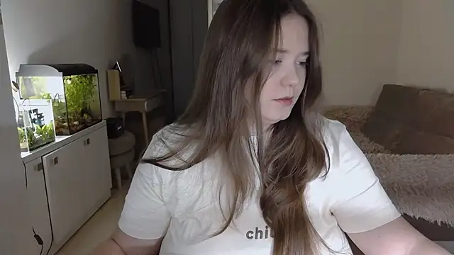 Snapshot of remirann_ chatting on 02.18.25 remirann  online show from 02.18.25