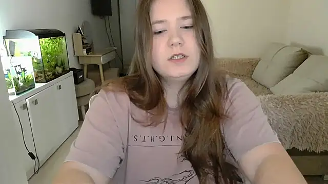 Snapshot of remirann_ chatting on 02.26.25 remirann  online show from 02.26.25