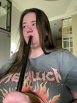 Snapshot of remirann_ chatting on 02.28.25 remirann  online show from 02.28.25