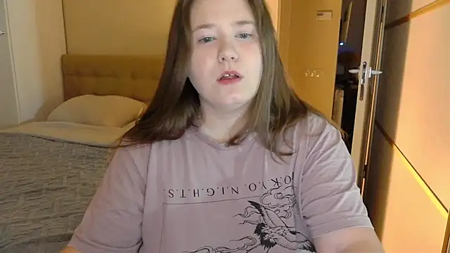 Snapshot of remirann_ chatting on 03.15.25 remirann  online show from 03.15.25