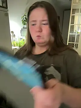 Snapshot of remirann_ chatting on 03.18.25 remirann  online show from 03.18.25