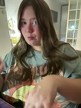 Snapshot of remirann_ chatting on 09.10.25 remirann  online show from 09.10.25