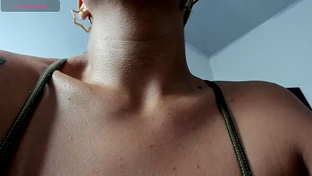 Snapshot of MaiaPetitte_ chatting on 01.16.25 MaiaPetitte online show from 01.16.25