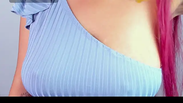 Snapshot of MaiaPetitte_ chatting on 12.03.25 MaiaPetitte online show from 12.03.25