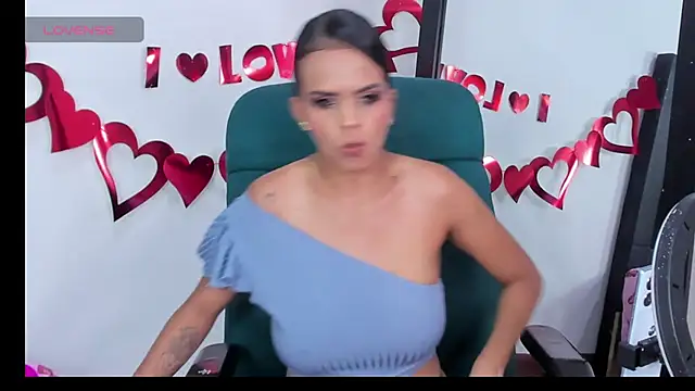 Snapshot of MaiaPetitte_ chatting on 02.16.26 MaiaPetitte online show from 02.16.26