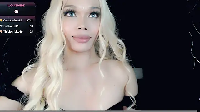 Snapshot of sugar_bbyxx chatting on 12.21.24 sugar bbyxx online show from 12.21.24