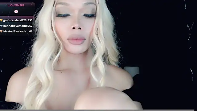 Snapshot of sugar_bbyxx chatting on 12.28.24 sugar bbyxx online show from 12.28.24
