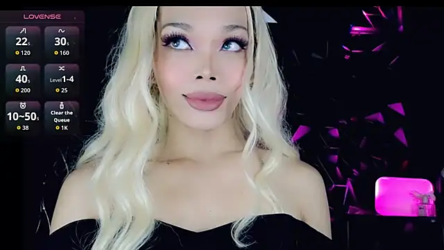 Snapshot of sugar_bbyxx chatting on 09.28.25 sugar bbyxx online show from 09.28.25