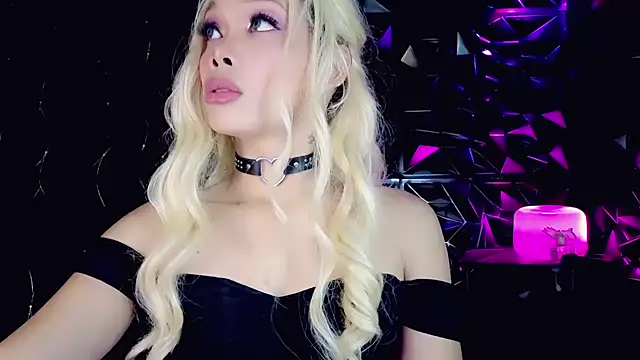 Snapshot of sugar_bbyxx chatting on 12.03.25 sugar bbyxx online show from 12.03.25