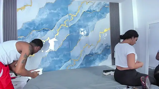 Snapshot of Kylieandjhonny chatting on 11.15.25 Kylieandjhonny online show from 11.15.25